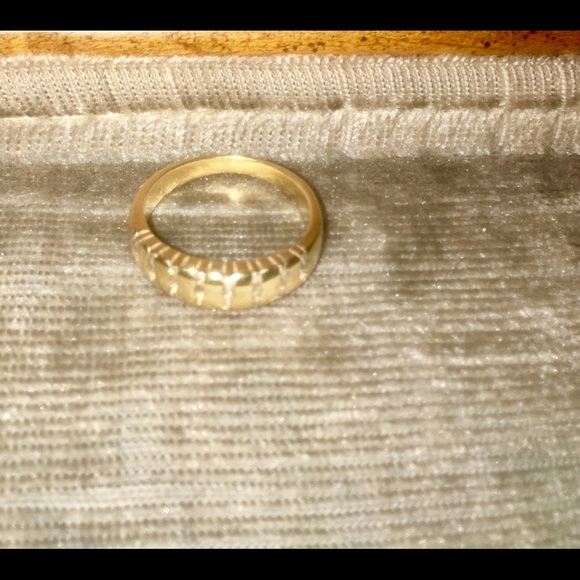 Gold & Diamond Ring - Picture 3 of 7